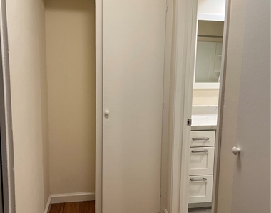 265 N Oakland Avenue - Photo Thumbnail 6