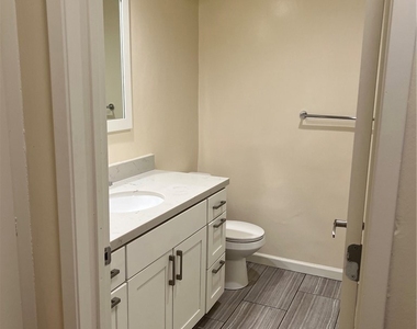 265 N Oakland Avenue - Photo Thumbnail 7