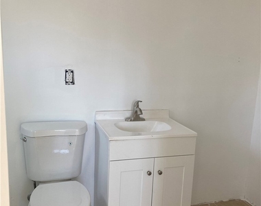 16859 Fairfax Street - Photo Thumbnail 5