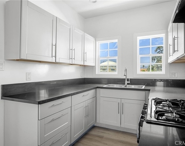 1643 S Catalina Street - Photo Thumbnail 8