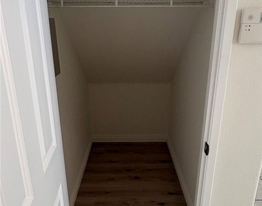 12240 Knightsbridge - Photo Thumbnail 11
