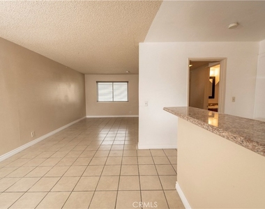 1439 N Elderberry Avenue - Photo Thumbnail 7