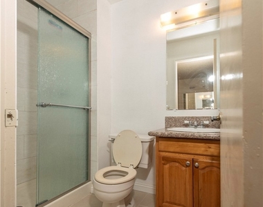 1439 N Elderberry Avenue - Photo Thumbnail 20