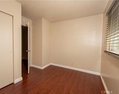 1439 N Elderberry Avenue - Photo Thumbnail 14