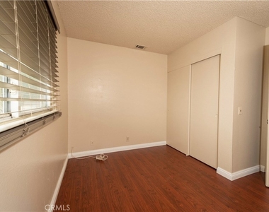 1439 N Elderberry Avenue - Photo Thumbnail 12