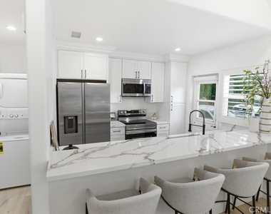 900 Brier Lane - Photo Thumbnail 4