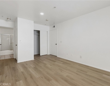 1522 S Baldwin Avenue - Photo Thumbnail 13