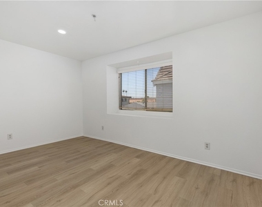 1522 S Baldwin Avenue - Photo Thumbnail 9