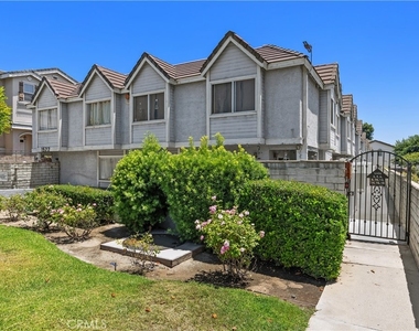 1522 S Baldwin Avenue - Photo Thumbnail 3
