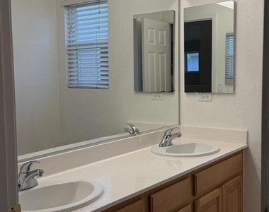 533 Stirling Ct - Photo Thumbnail 9
