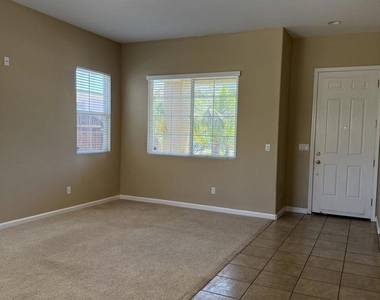 533 Stirling Ct - Photo Thumbnail 3