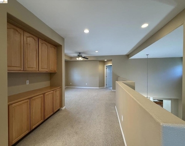 533 Stirling Ct - Photo Thumbnail 6