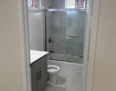 1632 Wayne Ave - Photo Thumbnail 4