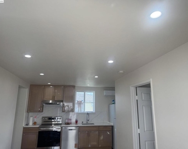 1632 Wayne Ave - Photo Thumbnail 9