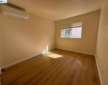 1632 Wayne Ave - Photo Thumbnail 15