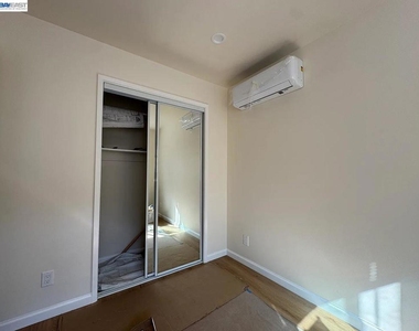 1632 Wayne Ave - Photo Thumbnail 13