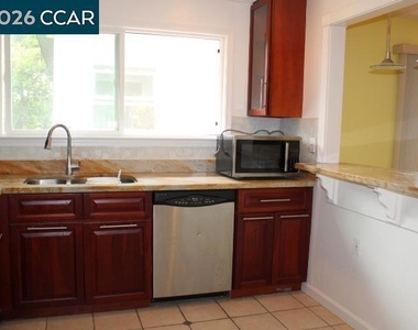 190 Iris Rd - Photo Thumbnail 8