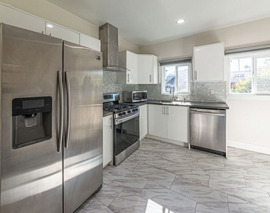 801 N Alexandria Avenue - Photo Thumbnail 2