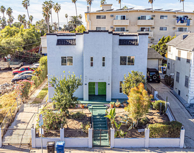 801 N Alexandria Avenue - Photo Thumbnail 15