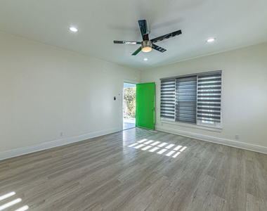 801 N Alexandria Avenue - Photo Thumbnail 10