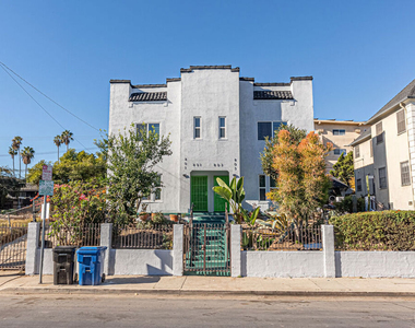 801 N Alexandria Avenue - Photo Thumbnail 17