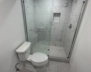 1021 S Burlington Avenue - Photo Thumbnail 8