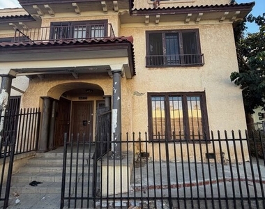 1021 S Burlington Avenue - Photo Thumbnail 9