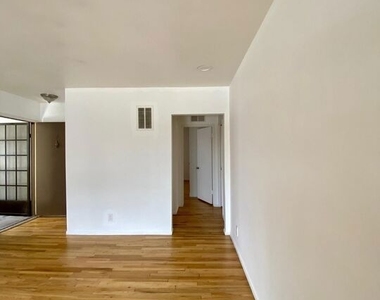 149 S Hayworth Avenue - Photo Thumbnail 10