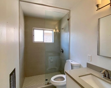 149 S Hayworth Avenue - Photo Thumbnail 7