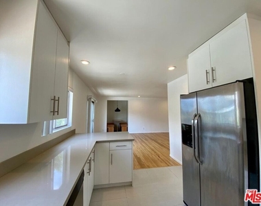 149 S Hayworth Avenue - Photo Thumbnail 1