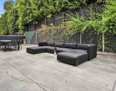 149 S Hayworth Avenue - Photo Thumbnail 15