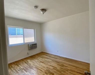 149 S Hayworth Avenue - Photo Thumbnail 8