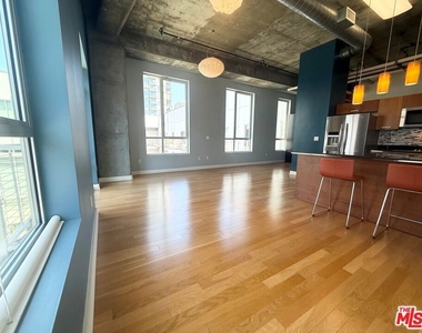 645 W 9th Street - Photo Thumbnail 1
