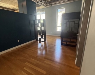 645 W 9th Street - Photo Thumbnail 5