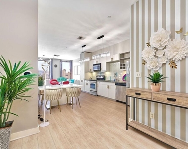 3810 Wilshire Boulevard - Photo Thumbnail 1