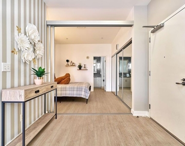 3810 Wilshire Boulevard - Photo Thumbnail 14