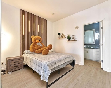 3810 Wilshire Boulevard - Photo Thumbnail 15