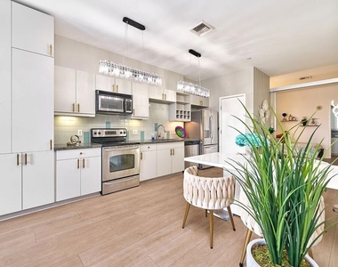 3810 Wilshire Boulevard - Photo Thumbnail 7