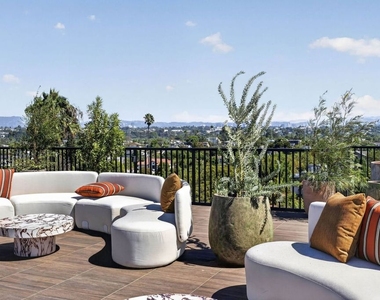1808 Lincoln Boulevard - Photo Thumbnail 4