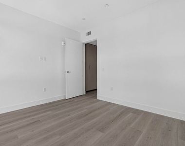 1808 Lincoln Boulevard - Photo Thumbnail 8