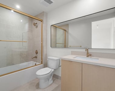 1808 Lincoln Boulevard - Photo Thumbnail 2