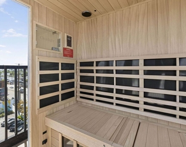 1808 Lincoln Boulevard - Photo Thumbnail 5