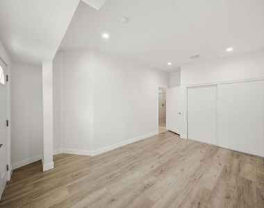 2910 Budlong Avenue - Photo Thumbnail 37