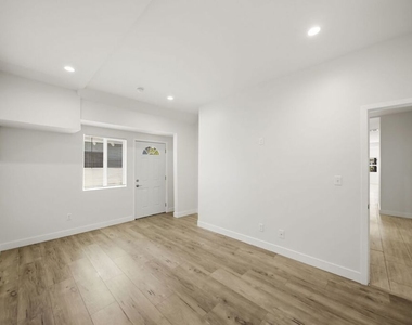 2910 Budlong Avenue - Photo Thumbnail 38