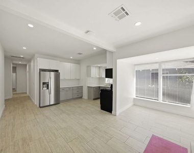 2910 Budlong Avenue - Photo Thumbnail 7