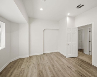 2910 Budlong Avenue - Photo Thumbnail 27