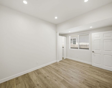 2910 Budlong Avenue - Photo Thumbnail 19