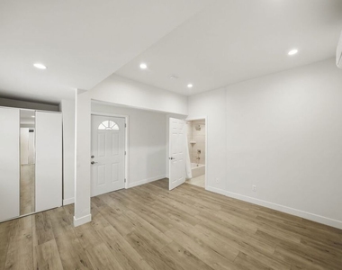 2910 Budlong Avenue - Photo Thumbnail 21