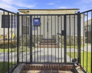 2910 Budlong Avenue - Photo Thumbnail 3