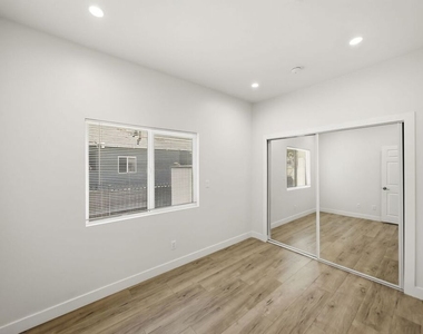 2910 Budlong Avenue - Photo Thumbnail 16